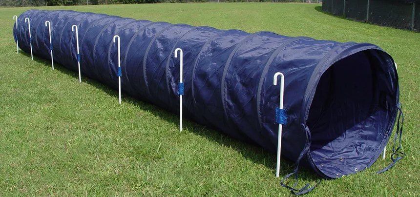 18' Tunnel with Stakes and a Carry Bag
