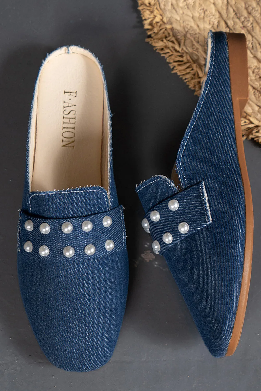 Blue Pearl Decor Pointed Toe Canvas Shoes