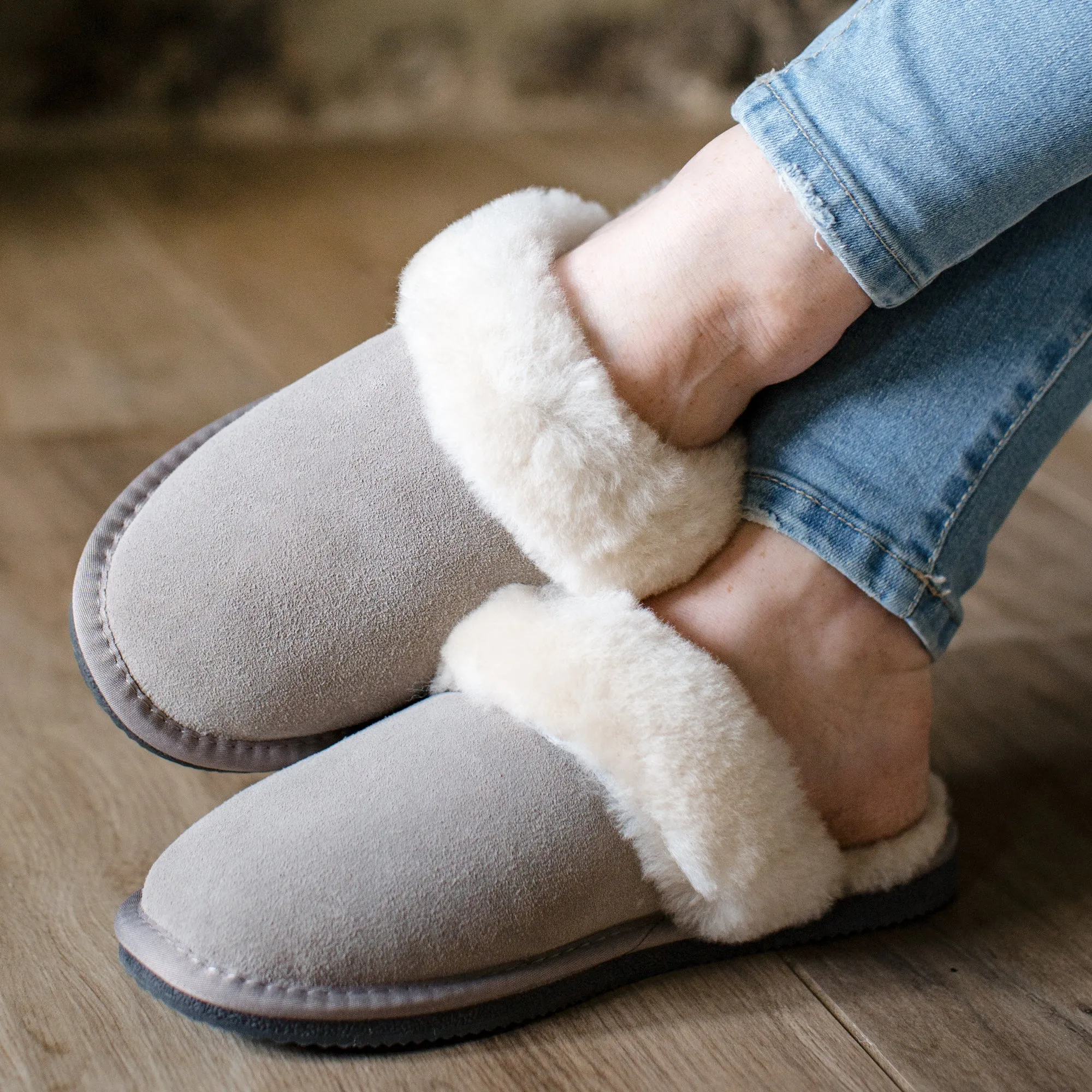 Deluxe Ladies 'Daisy' Sheepskin Slipper Mule - Light Grey